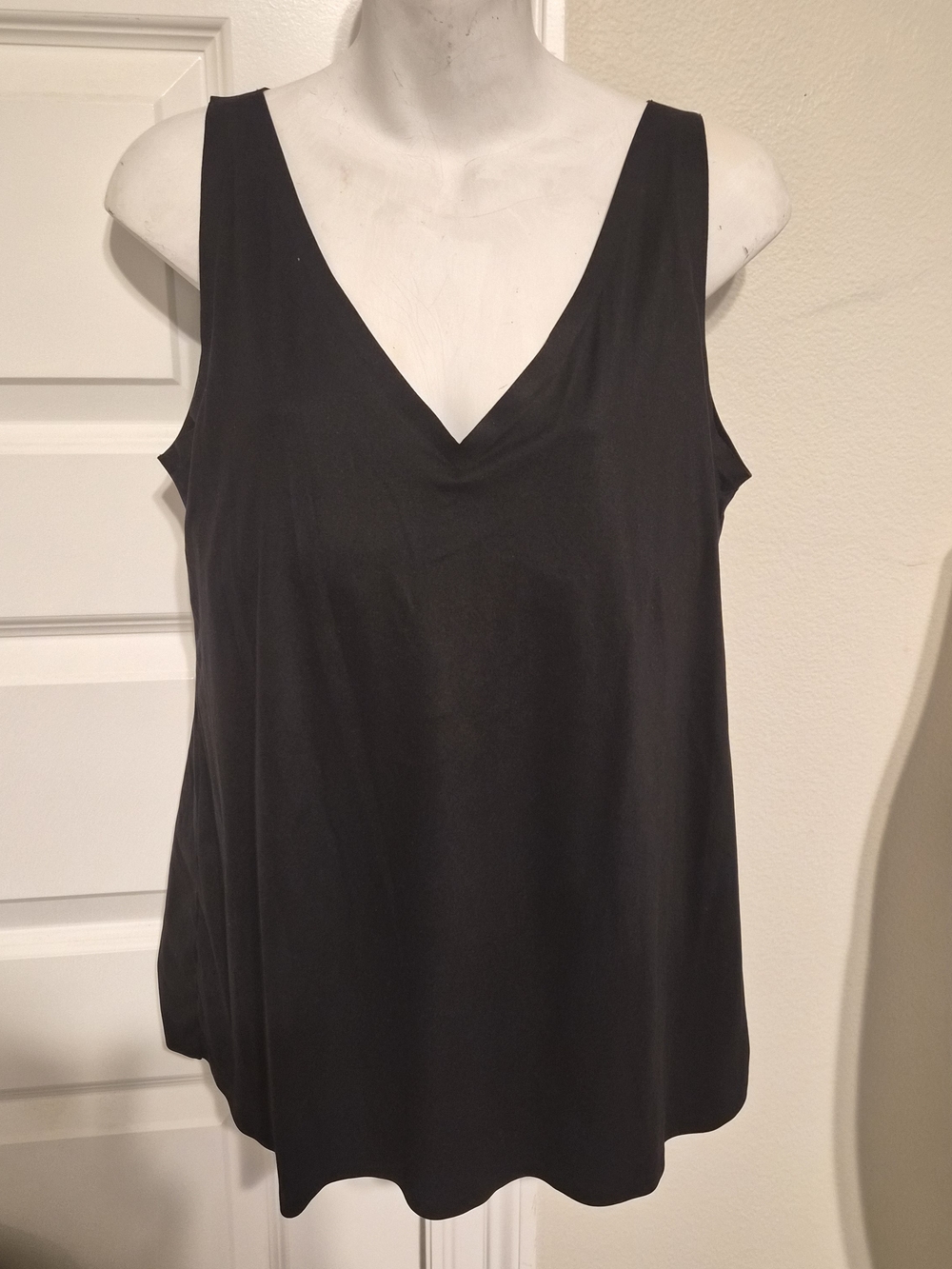 Black V-Neck Sleeveless Tank Top - Women
